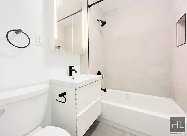 Building Photo - Boerum Hill-Renovated 1 Bedroom w/private ...