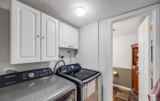 Building Photo - 7370 Devinney Ct