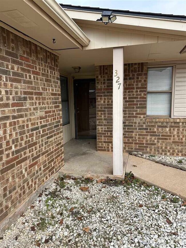 Building Photo - 327 NE Skyline Cir