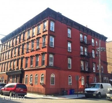 Primary Photo - 3 br, 2 bath Apartment - 415 1st St # 4