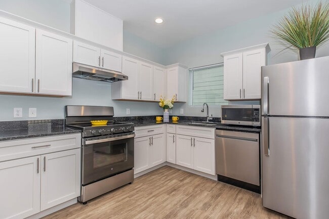 Building Photo - Hot Deal: First Month Only $399!