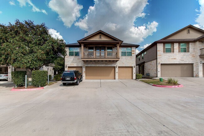 Foto del edificio - Immaculately Maintained 2/2.5 Townhome In Desirable North Location!