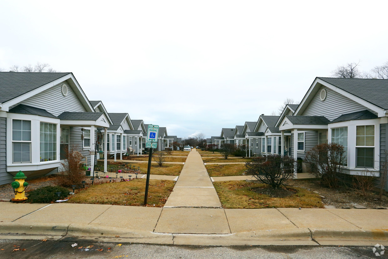 Foto del edificio - Chapel Gardens Senior Apartments