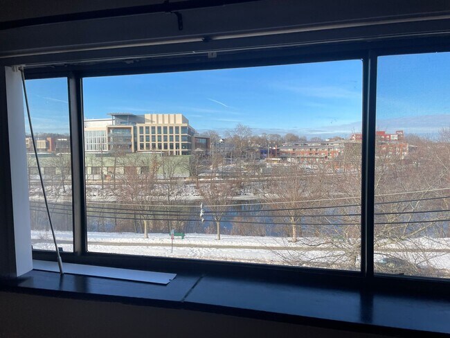 Foto del edificio - Cheap Watertown Square 1-bed