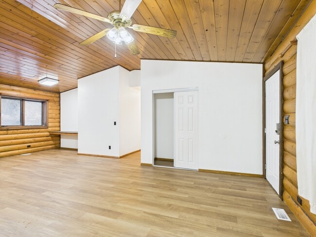 Foto del edificio - 2587 Rachel Ct