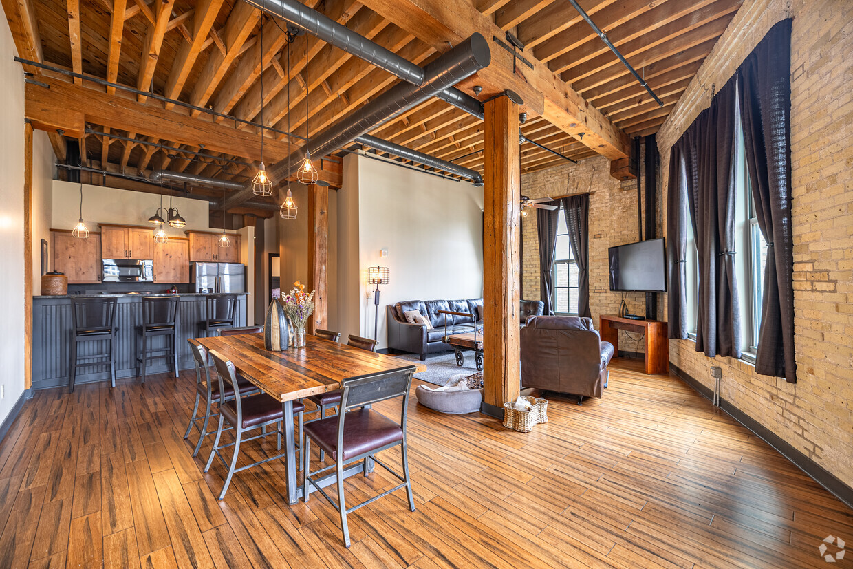 2BR, 1BA - 1300 sq. ft - Pritzlaff Lofts