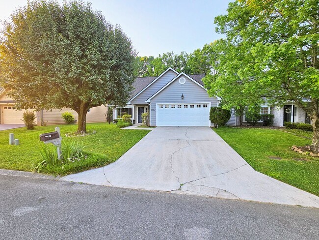 Building Photo - Knoxville 37923 - Short Term Lease Options...