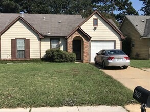 Building Photo - 6918 Hillindale Dr