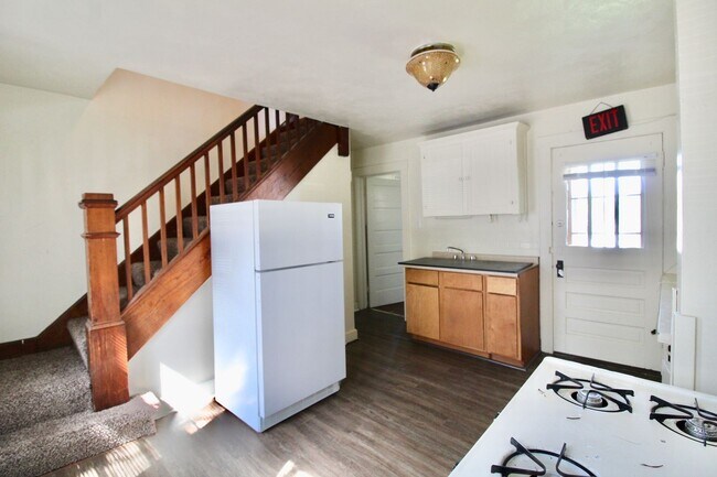 Foto del edificio - 1 br, 1 bath House - 442 Center Street