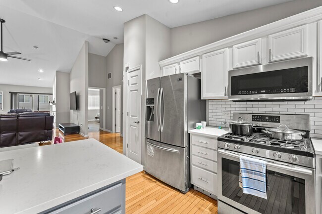 Building Photo - 2987 Saganashkee Ln