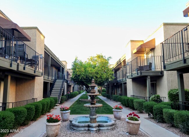 Foto del edificio - 2228 E Campbell Ave