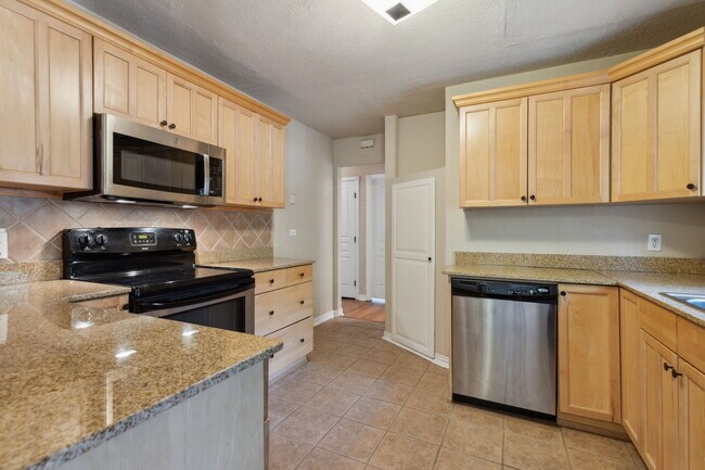 Building Photo - 3884 Van Ness Ln