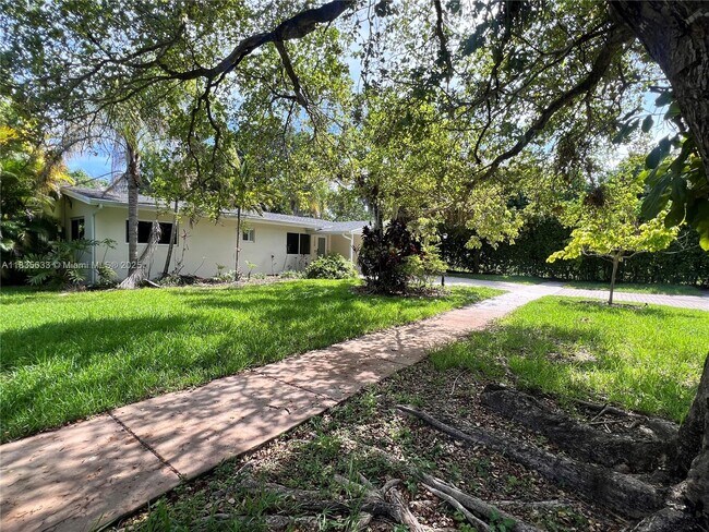Foto del edificio - 7350 SW 96th St