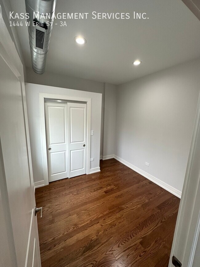 Foto del edificio - 1444 W Erie St