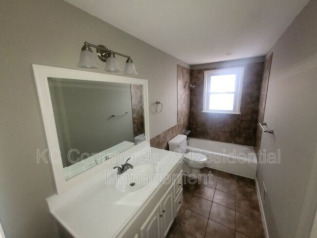 Foto del edificio - 11400 N Charlotte St