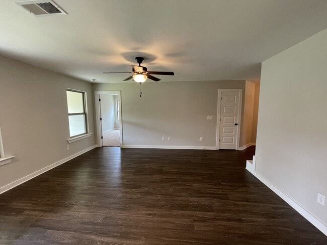 Building Photo - 352 Fox Run Ln