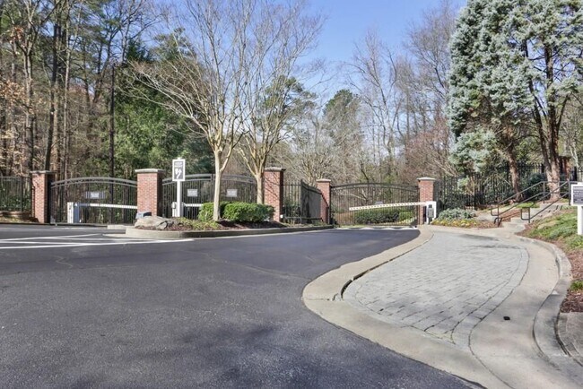 Foto del edificio - 4246 River Green Dr NW