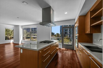 Building Photo - 9 MacArthur Pl