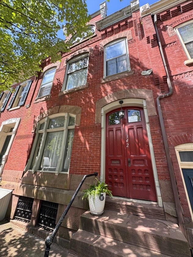 Primary Photo - 342 N Eighth St
