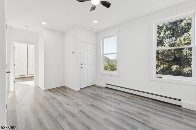 Foto del edificio - 97 Whittlesey Ave
