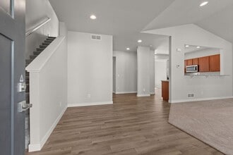 Building Photo - 290 E Chestnut