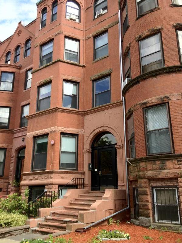 Foto del edificio - 1061 Beacon St