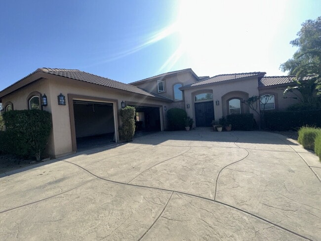 Foto del edificio - 19935 Lakeridge Dr