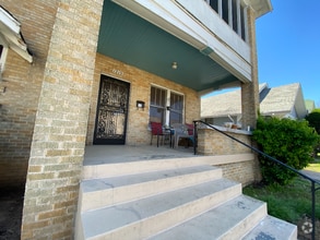 Building Photo - 1210 S Schiller St