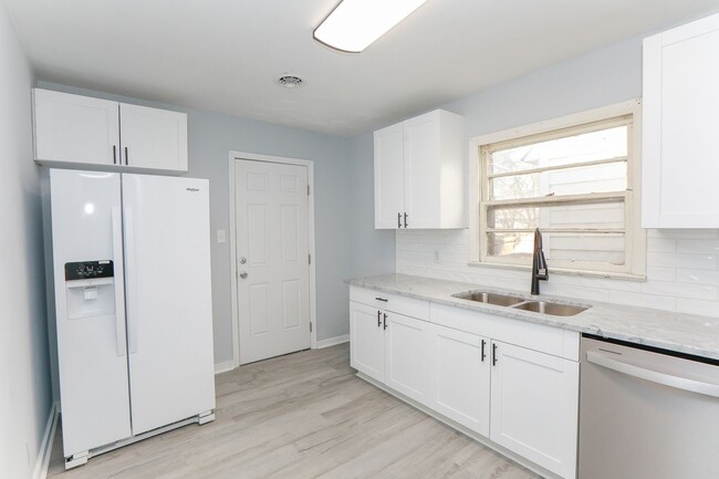Building Photo - Charming Single Family Home