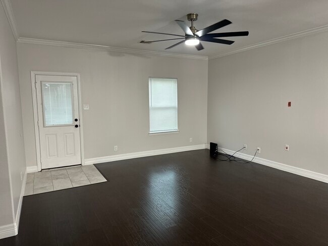 Building Photo - 7631 Retama Terrace Ln