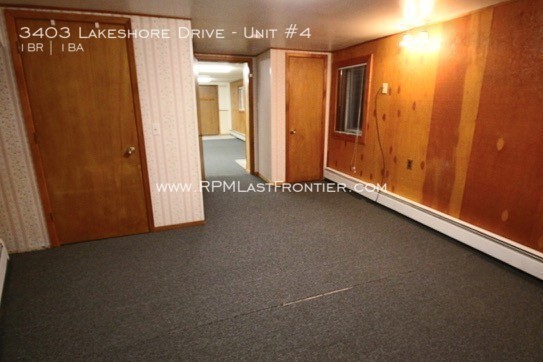 Building Photo - 3403 Lakeshore Dr