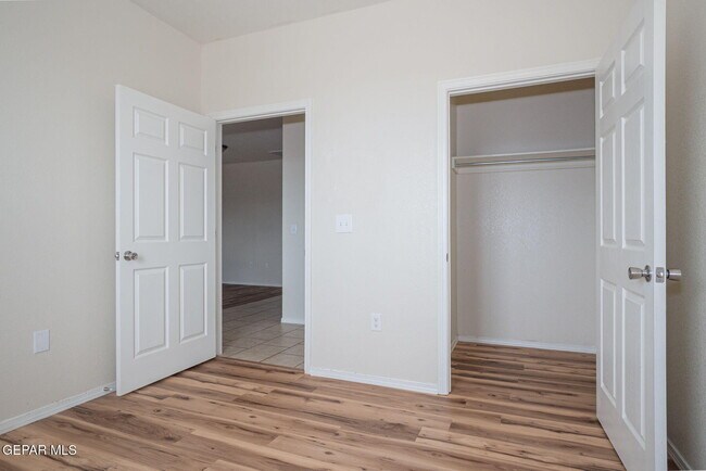 Foto del edificio - 5030 Fairbanks Dr
