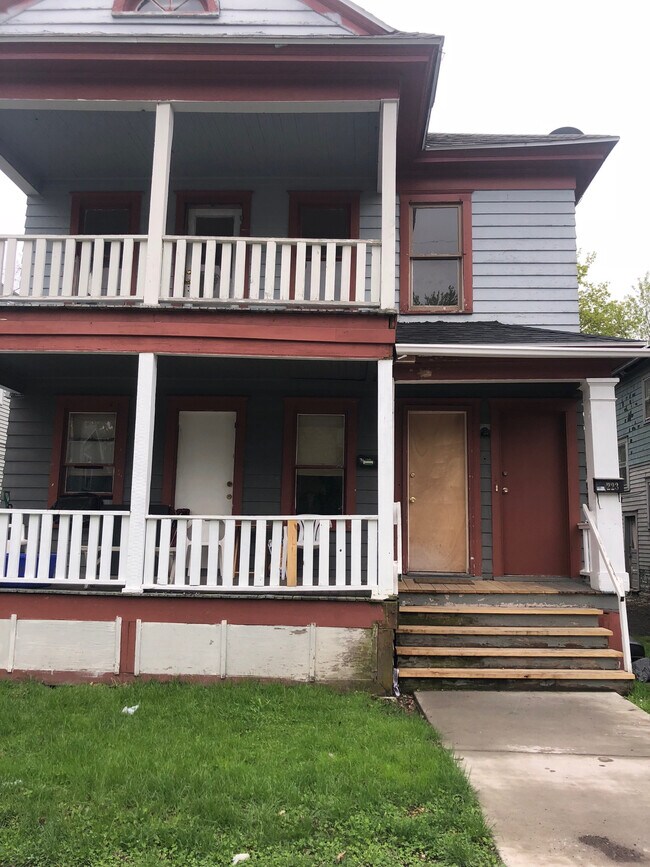 Building Photo - 221-23-223 Warner Ave