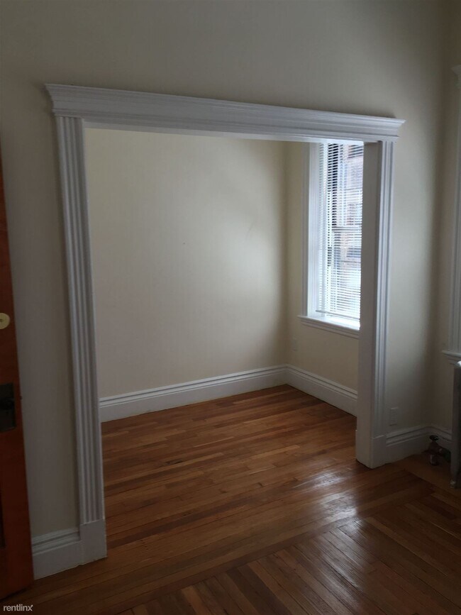 Building Photo - Studio, 1 bath Apartment - 31 Park Dr Apt 2K