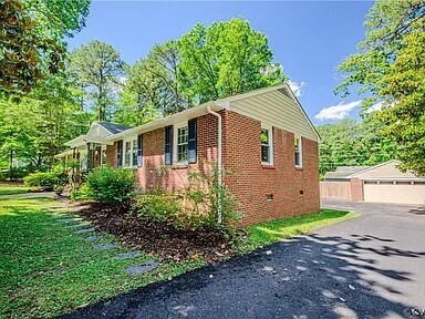 Building Photo - 5915 W Club Ln
