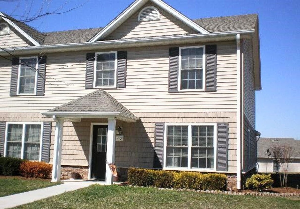 Foto principal - 3 Bedroom Townhome in Campbell County