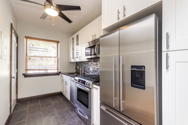 Stainless Steel Appliances - Clarence & Harrison Apartments