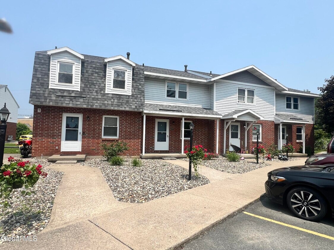 Foto principal - 276 Old Loudon Rd