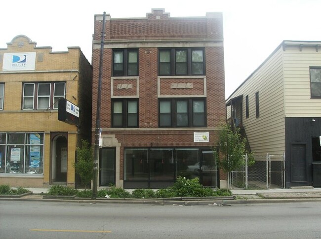 Building Photo - 3536 W Belmont Ave