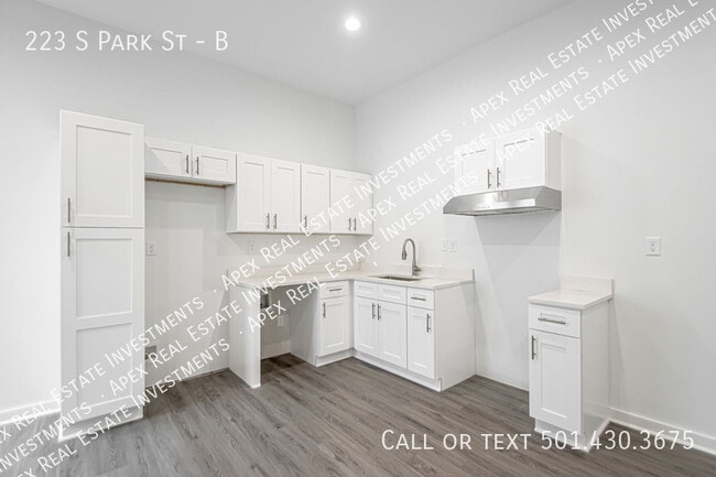 Building Photo - 223 S Park St