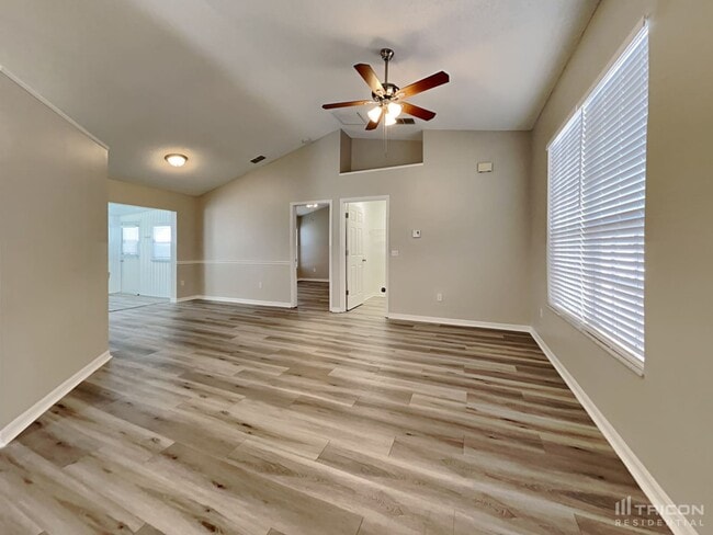 Foto del edificio - 1370 Heather Glen Dr