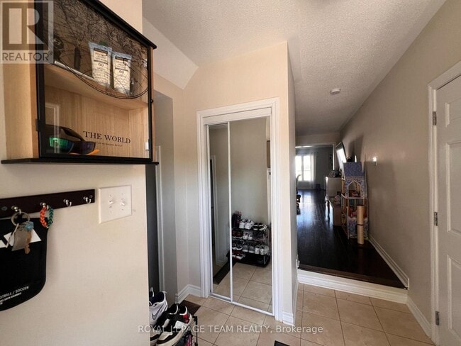 Building Photo - 907 Messor Cres