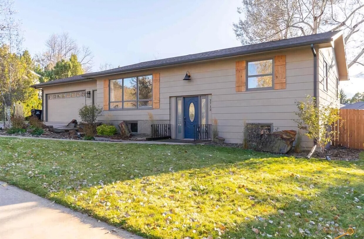 Primary Photo - 2713 Country Club Dr