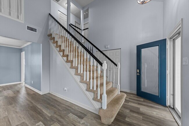 Foto del edificio - 5353 Lynbrook Ln