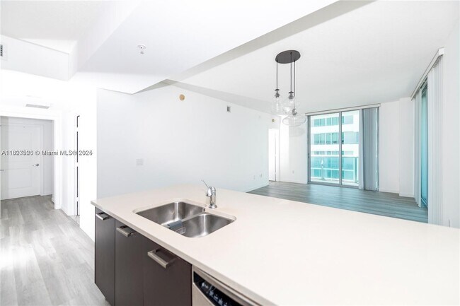 Foto del edificio - 333 NE 24th St