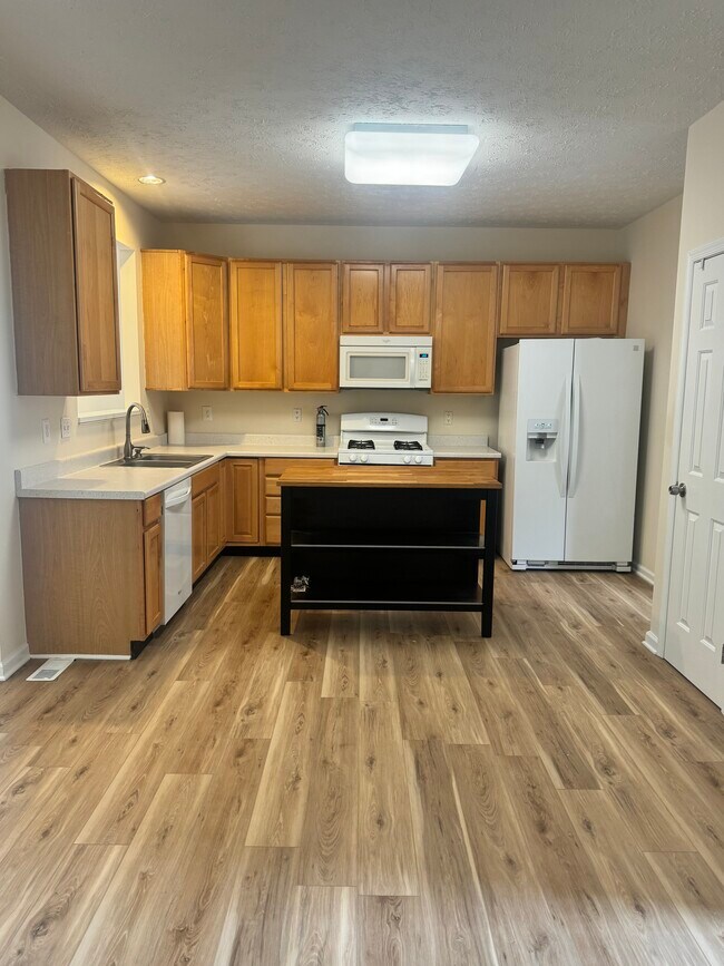 Building Photo - 2535 Sansbury Dr