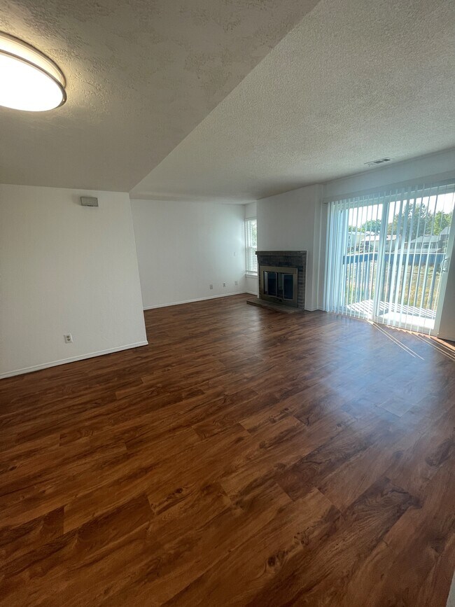 Building Photo - 1351 S Cathay Ct