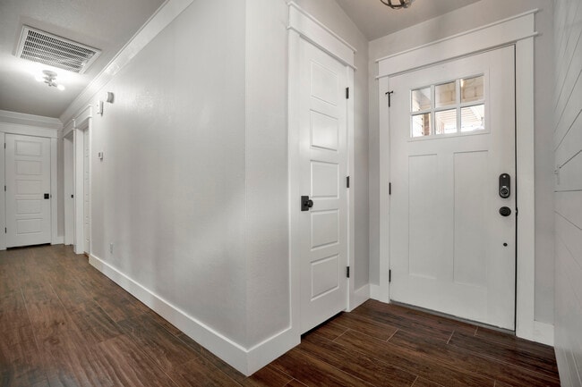 Foto del edificio - 1703 Willard St