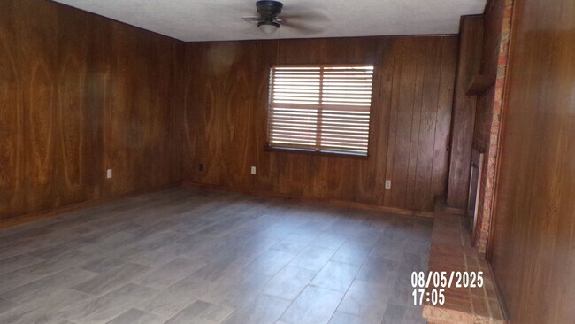 Building Photo - Fantastic Redo located in Terrace Hills.
