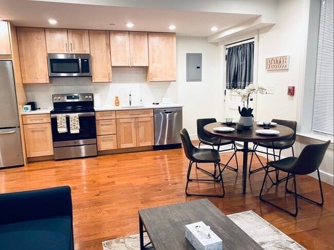 Foto del edificio - 1776 Beacon St